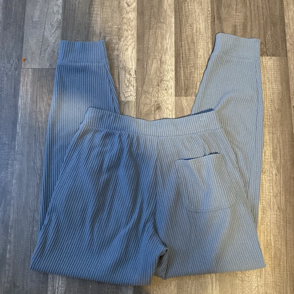 ALO yoga
Muse Sweatpant - Picture 4 of 5